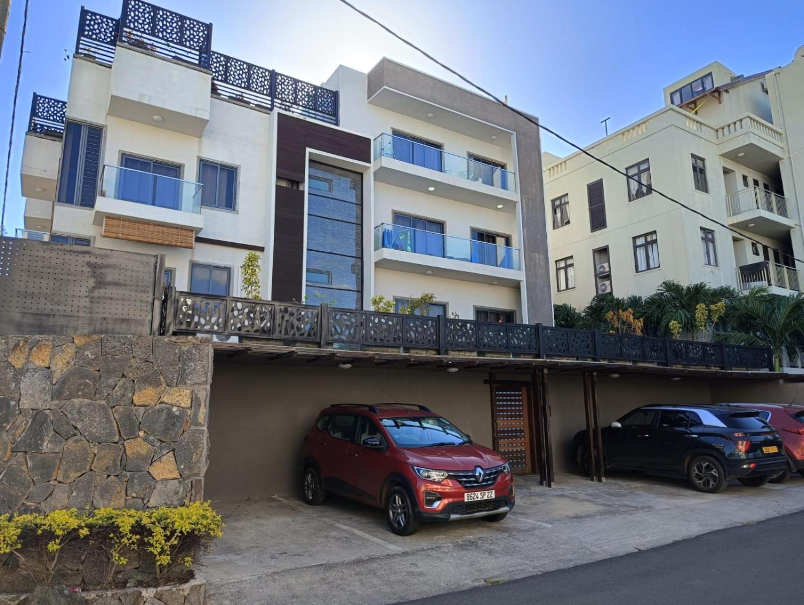 Newly Renovated Studio Apartment With Rooftop Pool, Few Steps To The Beach Flic-en-Flacq Exteriér fotografie