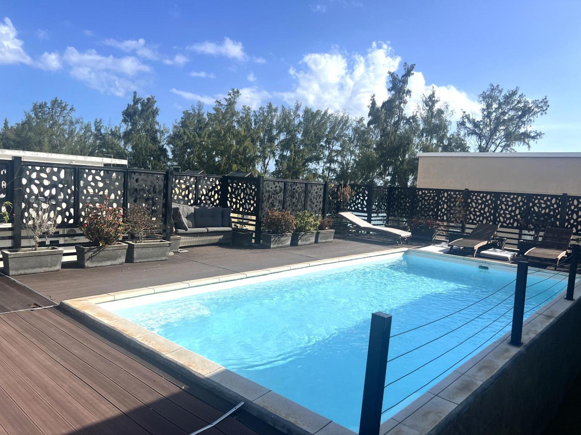 Newly Renovated Studio Apartment With Rooftop Pool, Few Steps To The Beach Flic-en-Flacq Exteriér fotografie