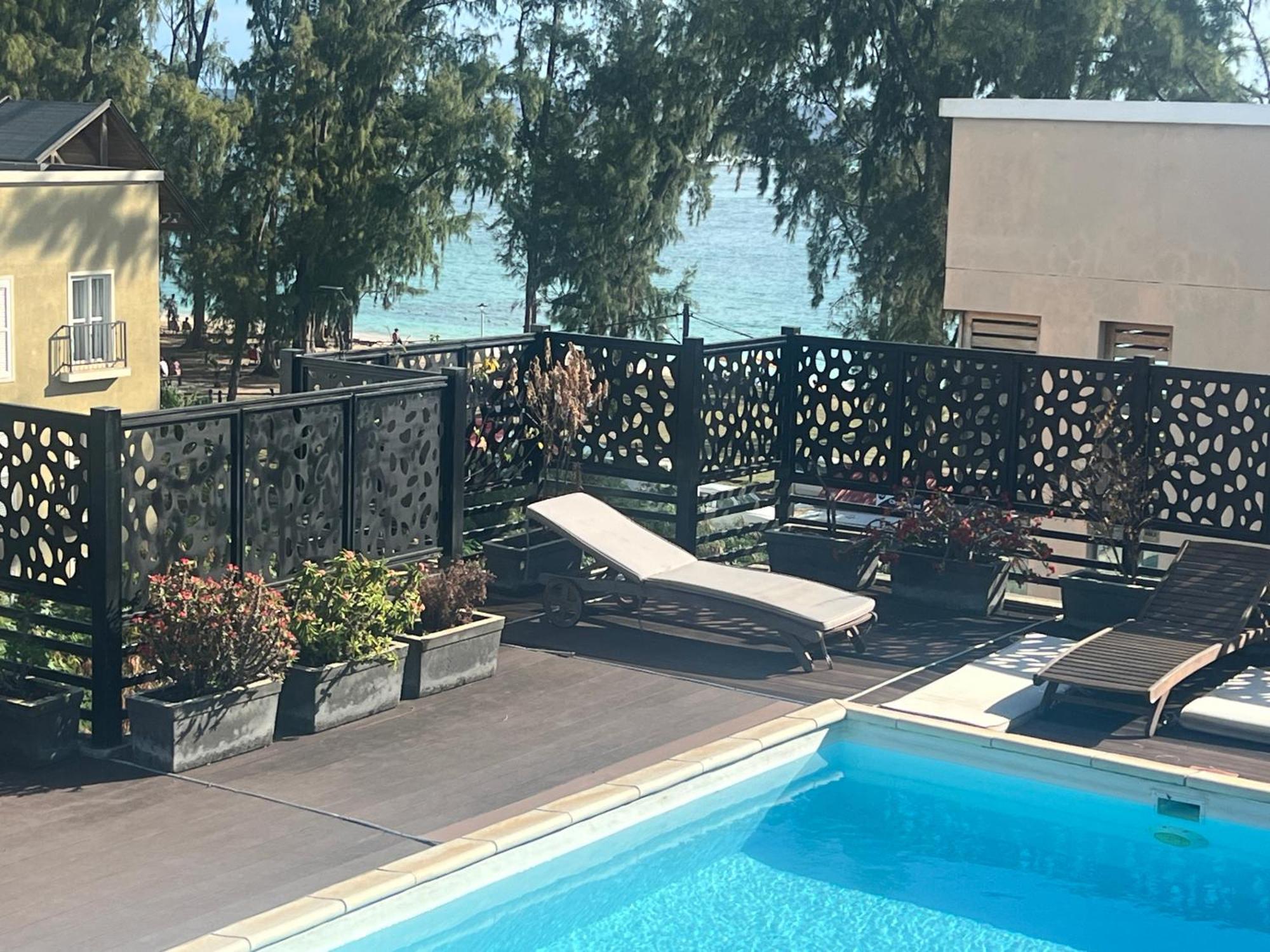 Newly Renovated Studio Apartment With Rooftop Pool, Few Steps To The Beach Flic-en-Flacq Exteriér fotografie