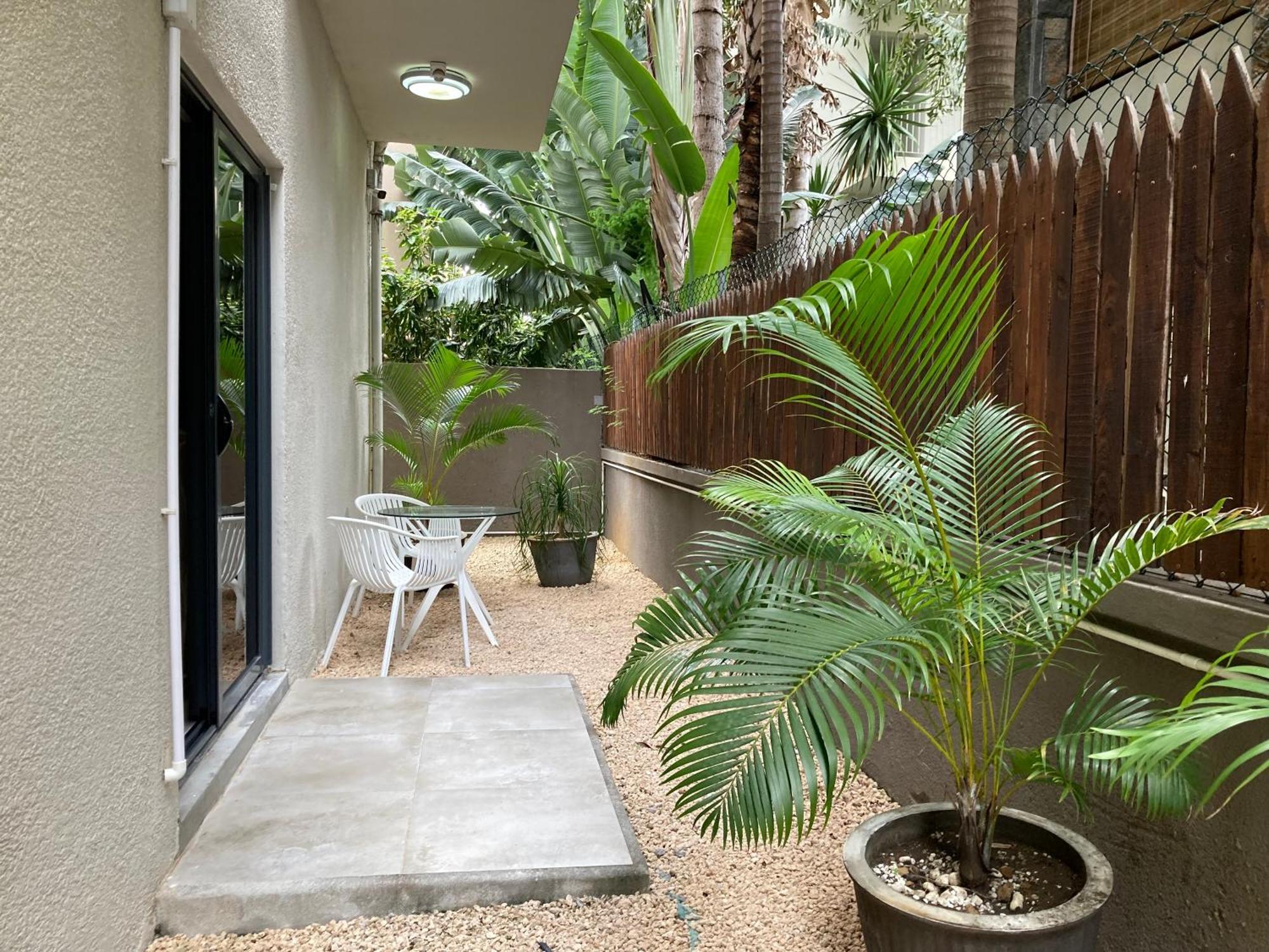 Newly Renovated Studio Apartment With Rooftop Pool, Few Steps To The Beach Flic-en-Flacq Exteriér fotografie