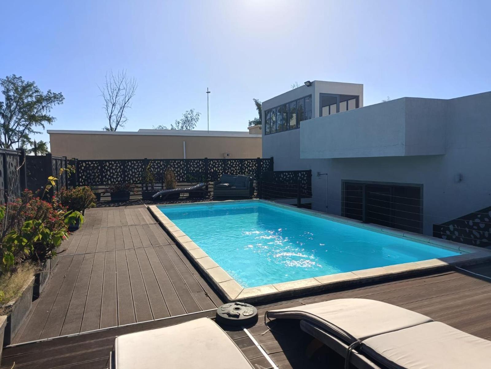 Newly Renovated Studio Apartment With Rooftop Pool, Few Steps To The Beach Flic-en-Flacq Pokoj fotografie