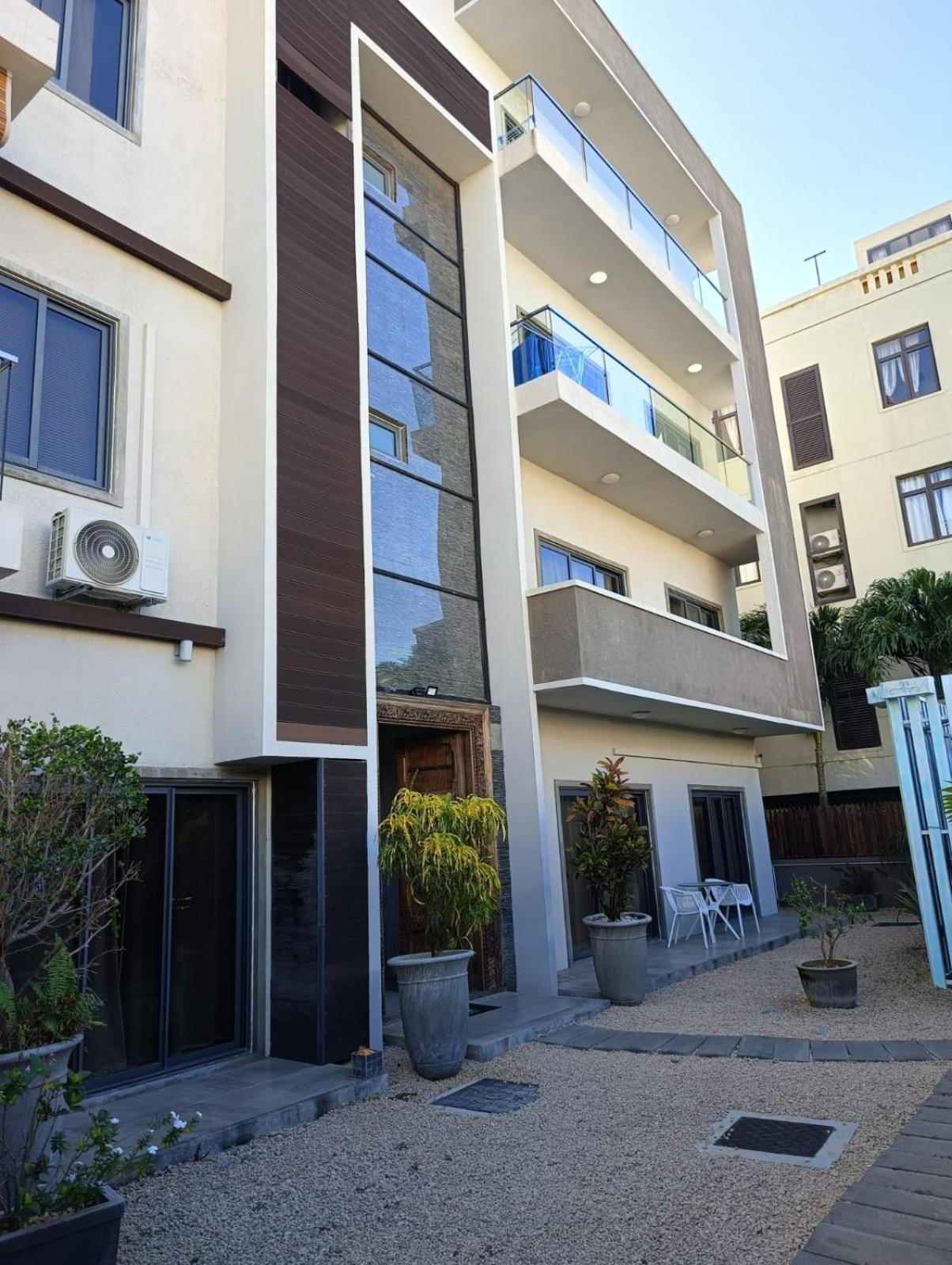Newly Renovated Studio Apartment With Rooftop Pool, Few Steps To The Beach Flic-en-Flacq Pokoj fotografie